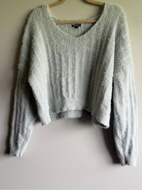 Wild Fable Soft V-Neck Fuzzy Crew Sweater in Light Mint Gray